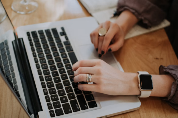 Sharpening Your Competitive Edge: Strategic Upskilling for Mid-Career Professionals